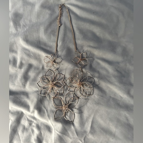 Gold wire flower torrid necklace - Picture 1 of 1